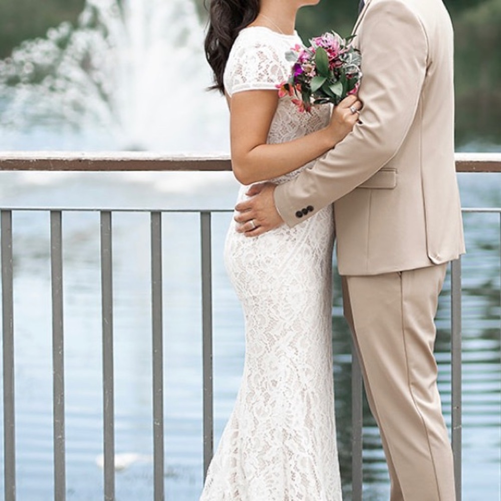 Beautiful enzoani Keaton